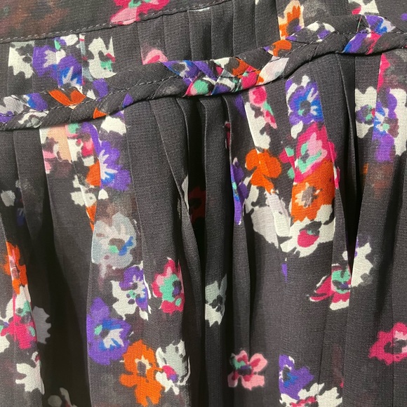 American Eagle Floral Mini Skirt - Picture 2 of 3